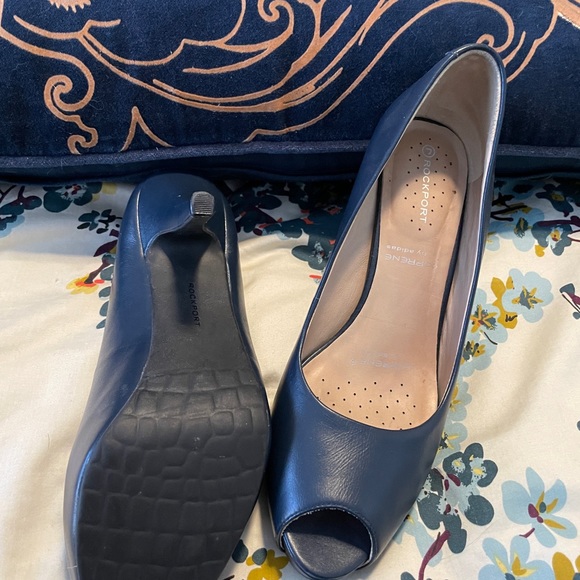Rockport Adiprene Sasha Peep Heels 7.5 38 Navy New! - Picture 9 of 10